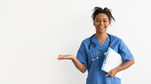 How to become a geriatric nurse: Salary & Responsibilities